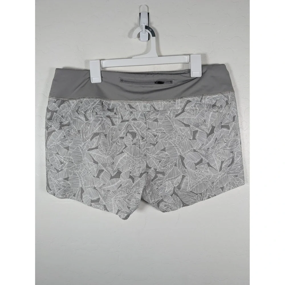 Athleta Shorts Womens XL‎ Gray Leaf Print Lined Athletic Run Hiking Zip Pocket